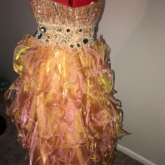 BEAUTIFUL GOLD DRESS - Picture 4 of 5